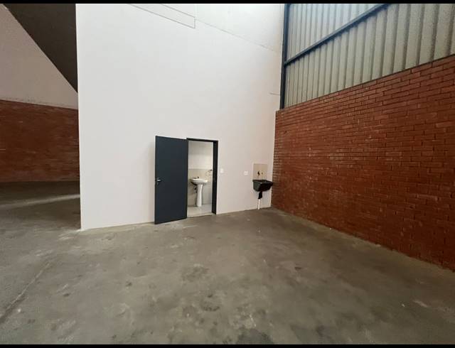 677M² WAREHOUSE TO LET IN COSMO BUSINESS PARK